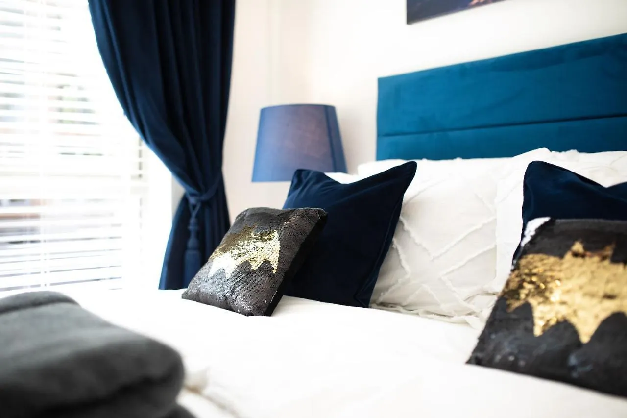 Springfield Four Apartment Harrogate 0*,