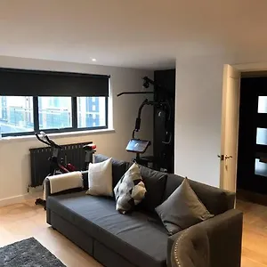 New Town House With *free Allocated Parking* Apartment Brighton