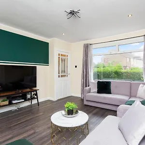 Stylish 3 Bed Abode-parking And Garden Apartment Edinburgh